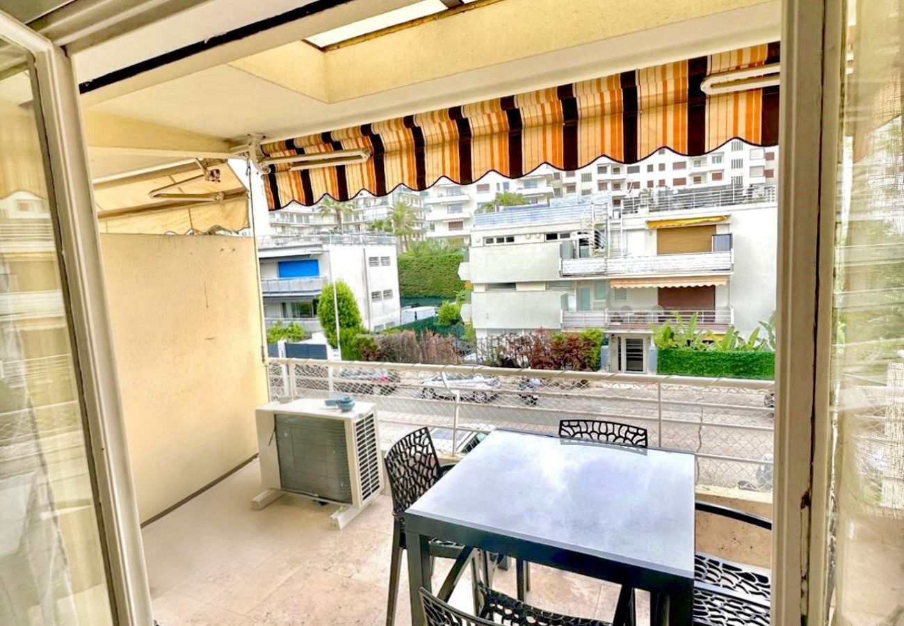 Appartement à Cannes - 2 pièces terrasse proche mer / Les Mouettes