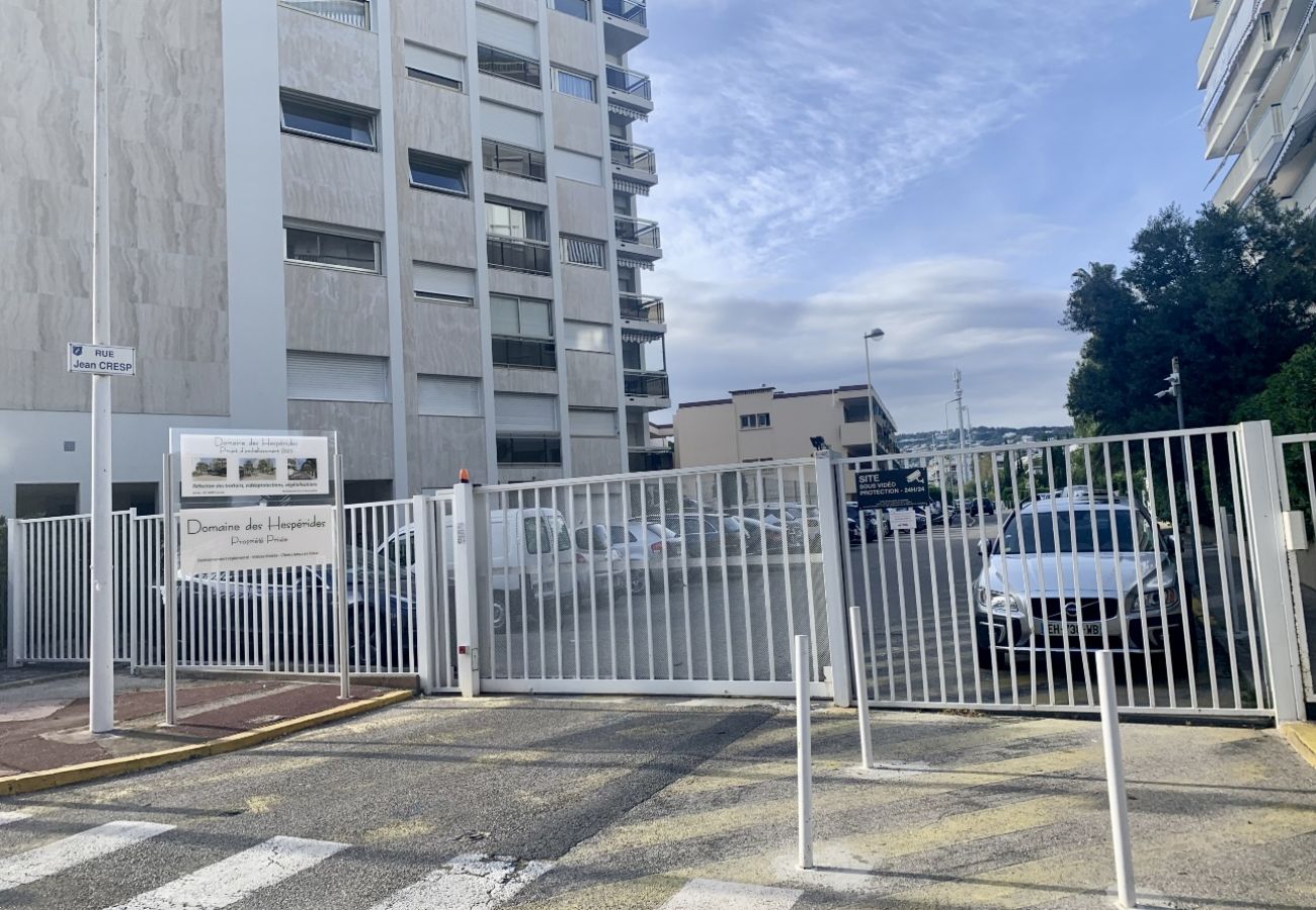 Appartement à Cannes - 2 pièces terrasse proche mer / Les Mouettes