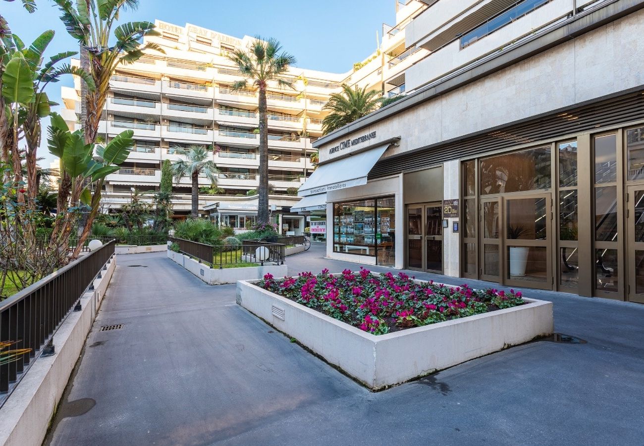 Studio à Cannes - Gray d'albion studio D vue mer de côté